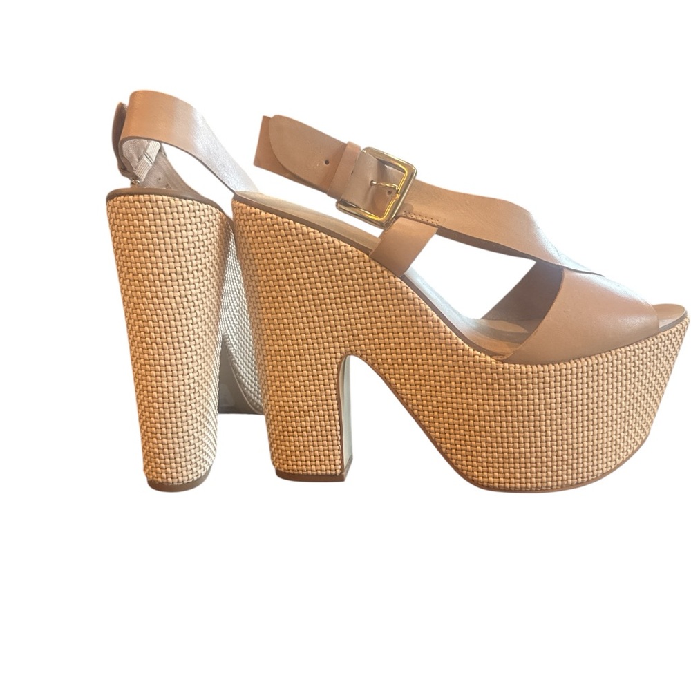 Report Signature Tan Platform Heels Womens SZ 8 fits 8 to 8.5